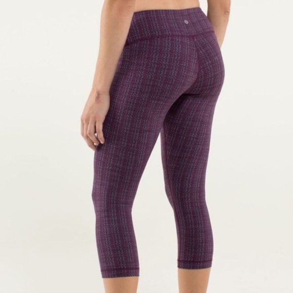 Lululemon Wunder Under Crop - Picture 3 of 9